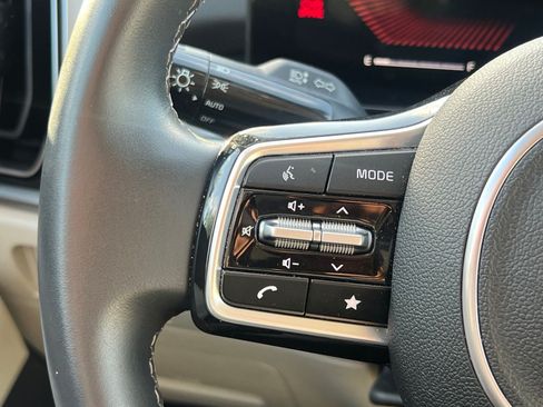 Used 2025 Kia Sorento S FWD image 26