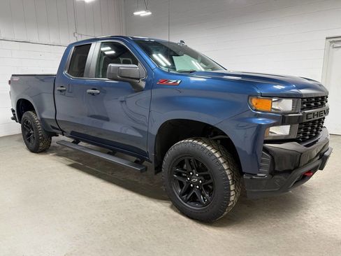 Used 2019 Chevrolet Silverado 1500 Custom Trail Boss w/ Custom Convenience Package AWD/4WD image 3