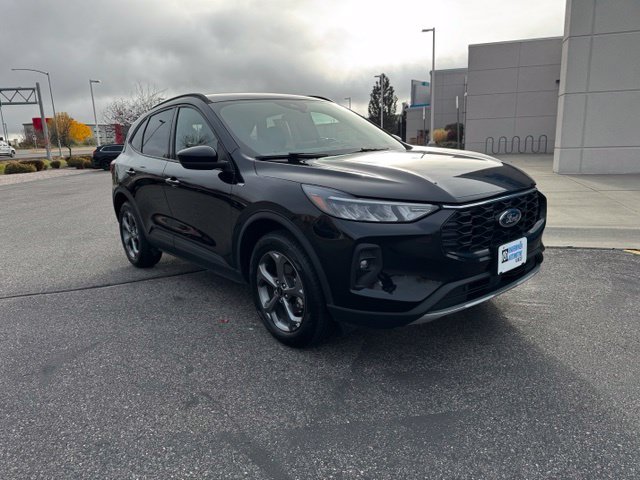 Used 2025 Ford Escape ST-Line Select AWD/4WD image 3