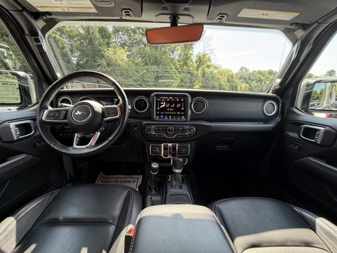 Used 2022 Jeep Wrangler Unlimited Sahara w/ Cold Weather Group AWD/4WD image 16