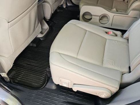 Used 2019 Toyota Highlander XLE AWD/4WD image 30