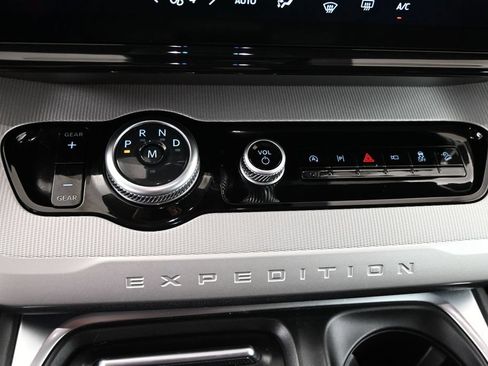 Used 2025 Ford Expedition Active AWD/4WD image 13