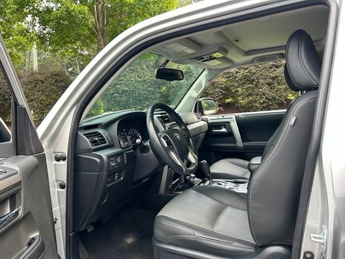 Used 2019 Toyota 4Runner SR5 Premium AWD/4WD image 38