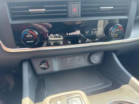 Used 2025 Nissan Rogue SV image 18