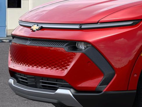 New 2025 Chevrolet Equinox EV LT image 13