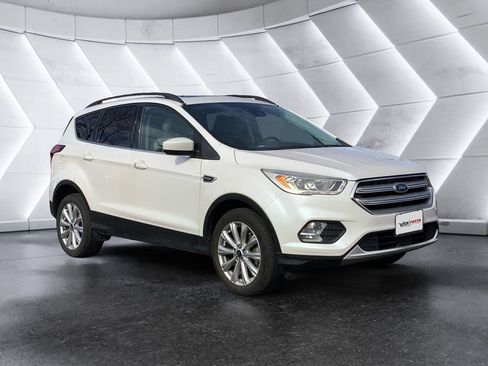 Used 2019 Ford Escape SEL image 1