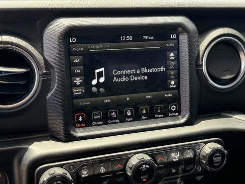 Used 2020 Jeep Wrangler Unlimited Sahara AWD/4WD image 20