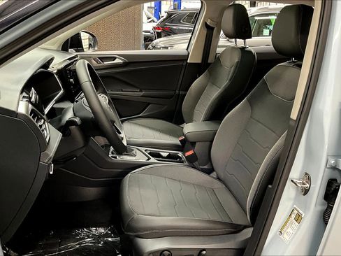 New 2026 Volkswagen Taos SE image 11