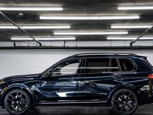 Used 2023 BMW X7 xDrive40i w/ M Sport Package image 2