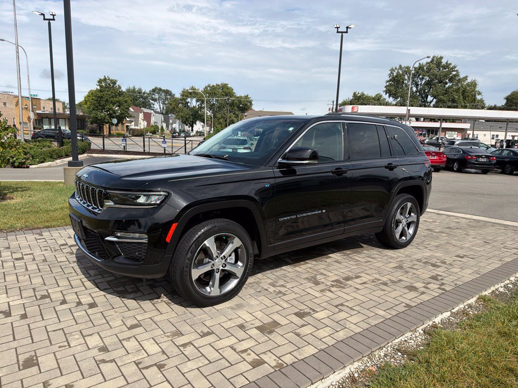 Used 2024 Jeep Grand Cherokee Limited 4xe w/ Luxury Tech Group II AWD/4WD image 11