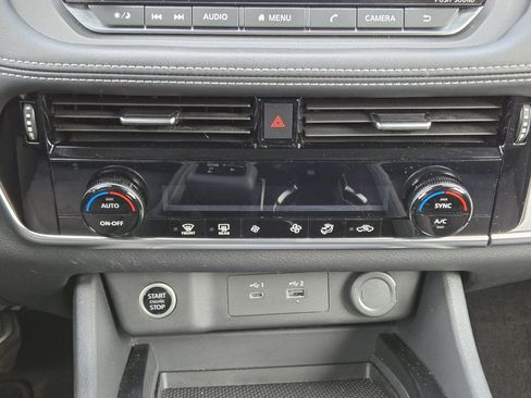 Used 2022 Nissan Rogue SV image 21
