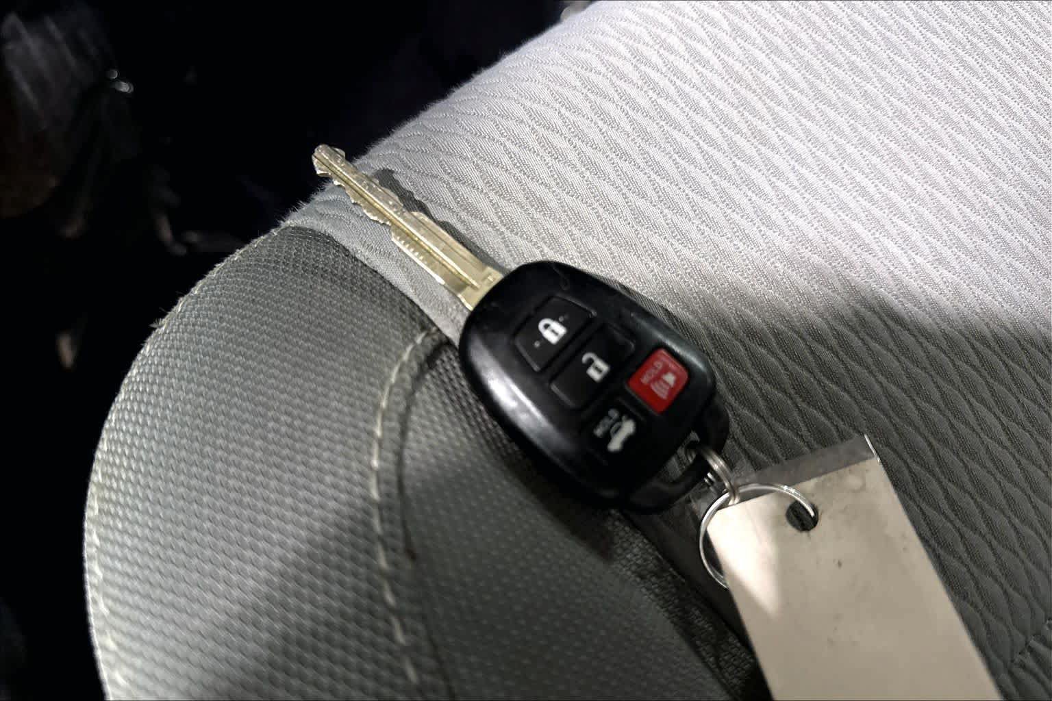 Used 2015 Toyota Corolla LE FWD image 14