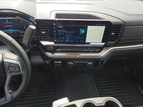 Used 2025 Chevrolet Silverado 1500 LT image 25