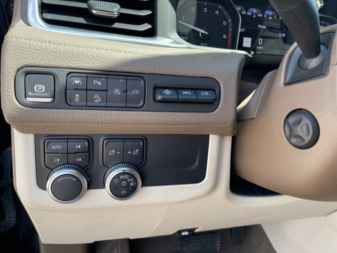 Used 2021 GMC Yukon XL Denali w/ Denali Premium Package AWD/4WD image 31