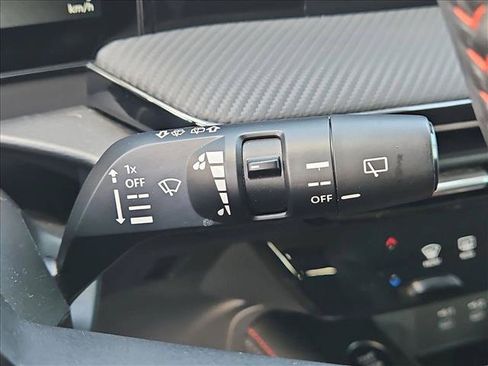 Used 2025 Nissan Kicks SR FWD image 15