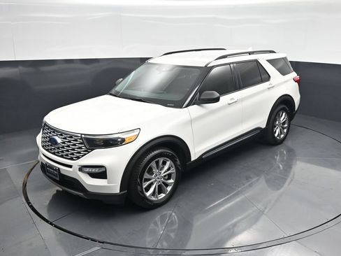Certified 2021 Ford Explorer XLT w/ Equipment Group 202A RWD image 33