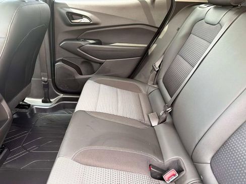 Used 2024 Chevrolet Trax LT FWD image 16