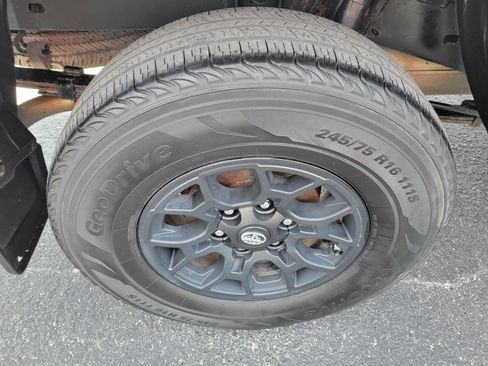 Used 2020 Toyota Tacoma SR5 AWD/4WD image 40