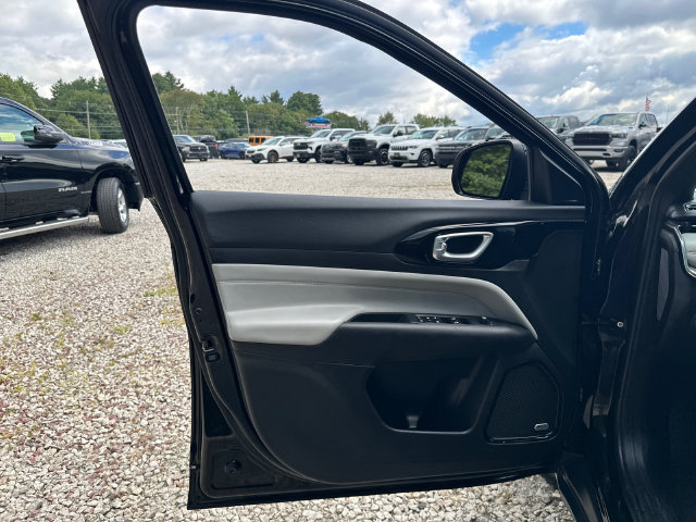 Used 2023 Jeep Compass Limited w/ Sun and Sound Group AWD/4WD image 25