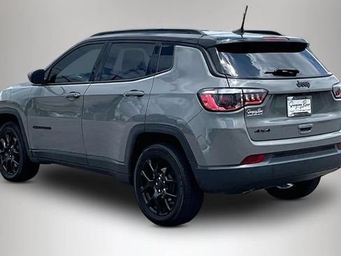 Used 2023 Jeep Compass Latitude AWD/4WD image 4