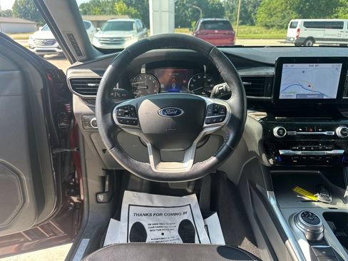 Used 2022 Ford Explorer Limited w/ Equipment Group 301A AWD/4WD image 13