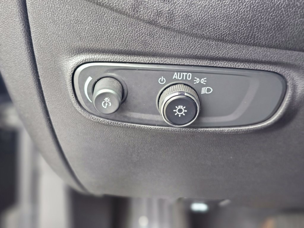 Used 2024 Chevrolet Equinox LS FWD image 28