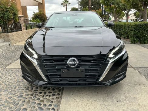 Used 2024 Nissan Altima 2.5 SV FWD image 2