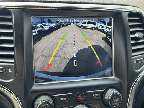 Used 2018 Jeep Grand Cherokee Altitude image 13