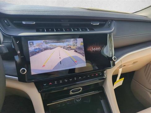 New 2026 Jeep Grand Cherokee Limited RWD image 10