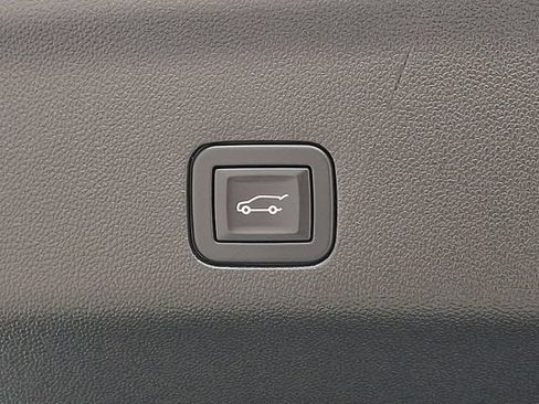 Used 2025 Chevrolet Tahoe High Country AWD/4WD image 33