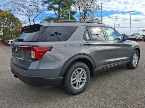 New 2026 Ford Explorer Active RWD image 7