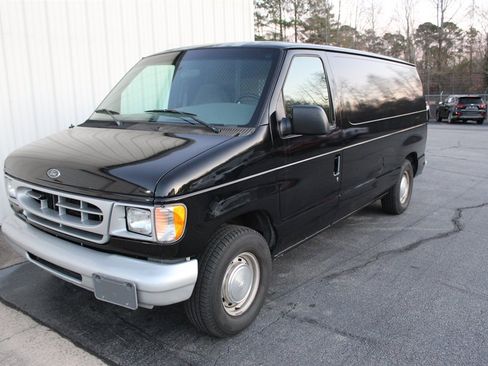 Used 2000 Ford E-150 and Econoline 150 image 1