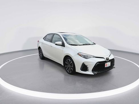 Certified 2017 Toyota Corolla SE w/ SE Premium Package FWD image 2