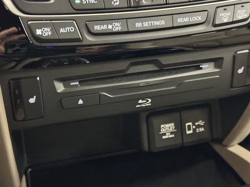 Used 2021 Honda Pilot Touring image 27