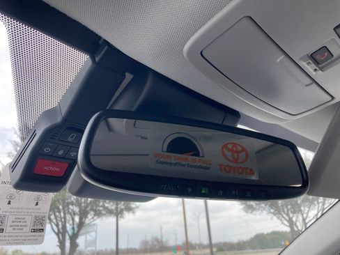 New 2026 Toyota Sienna XLE FWD image 28