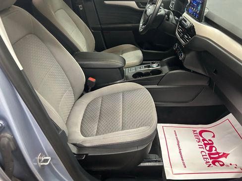 Used 2022 Ford Escape SE w/ SE Sport Appearance Package image 32