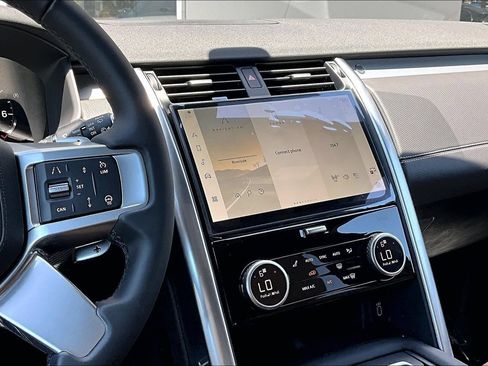 New 2026 Land Rover Discovery Limited Edition AWD/4WD image 7