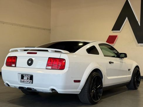 Used 2005 Ford Mustang GT RWD image 6