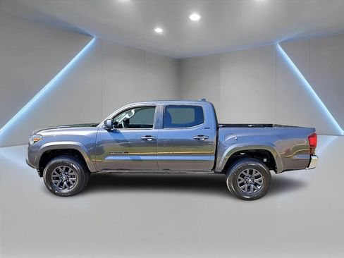 Used 2023 Toyota Tacoma SR5 w/ Black Out Package (TMS) AWD/4WD image 4