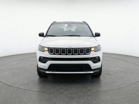 Used 2025 Jeep Compass Limited AWD/4WD image 2