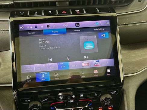 Used 2024 Jeep Grand Cherokee L Limited w/ Luxury Tech Group II image 21