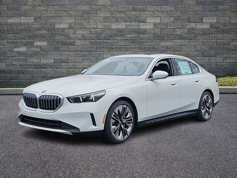 New 2026 BMW 530i xDrive AWD/4WD image 3
