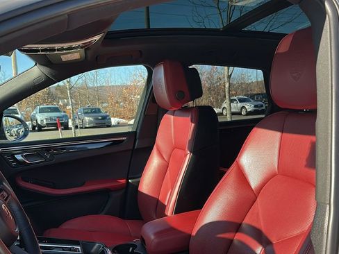Used 2024 Porsche Macan Turbo image 11