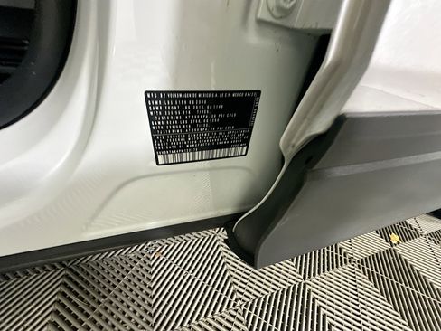 Used 2023 Volkswagen Tiguan SE image 12