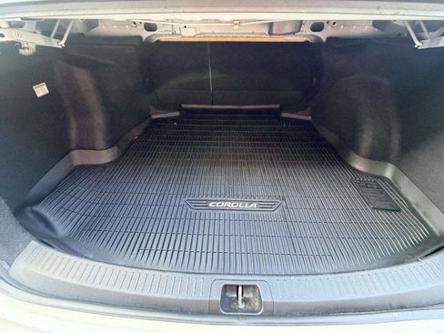 Used 2021 Toyota Corolla LE FWD image 5
