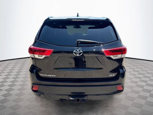 Used 2018 Toyota Highlander XLE FWD image 7
