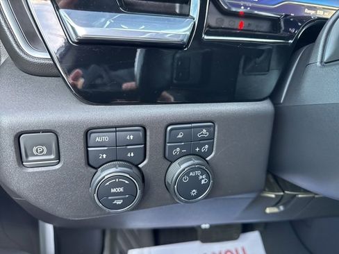 Used 2024 Chevrolet Silverado 1500 LT image 23