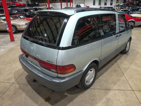 Used 1992 Toyota Previa LE image 17