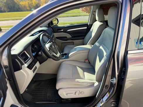 Used 2015 Toyota Highlander XLE image 13