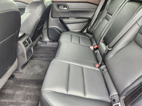 Used 2023 Nissan Rogue SV w/ SV Premium B Package image 30